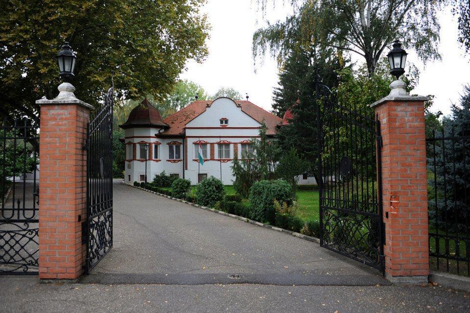 Kastelyszallo Mateszalka Bed & Breakfast ภายนอก รูปภาพ
